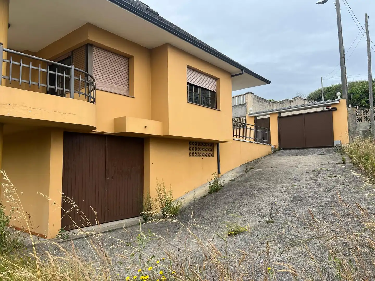 Vista exterior de Casa o xalet en venda en Arteixo amb Jardí privat, Parquet i Terrassa