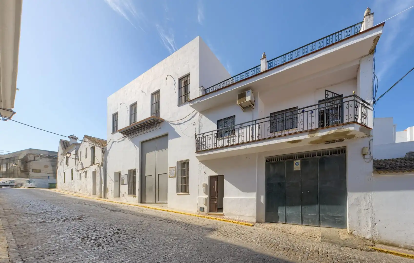 Vista exterior de Casa adosada en venta en Sanlúcar la Mayor con Aire acondicionado, Calefacción y Terraza