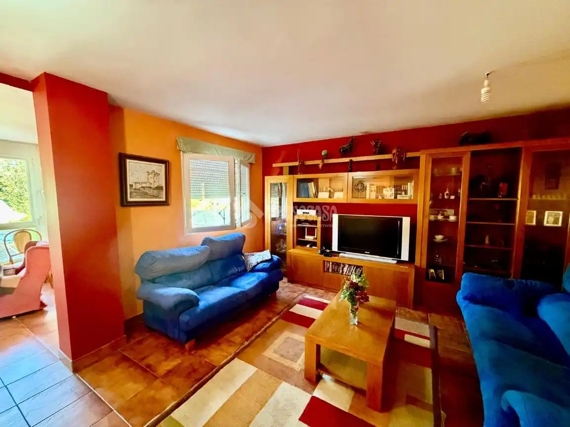 Sala de estar de Casa adosada en venta en Fuensaldaña con Aire acondicionado y Alarma