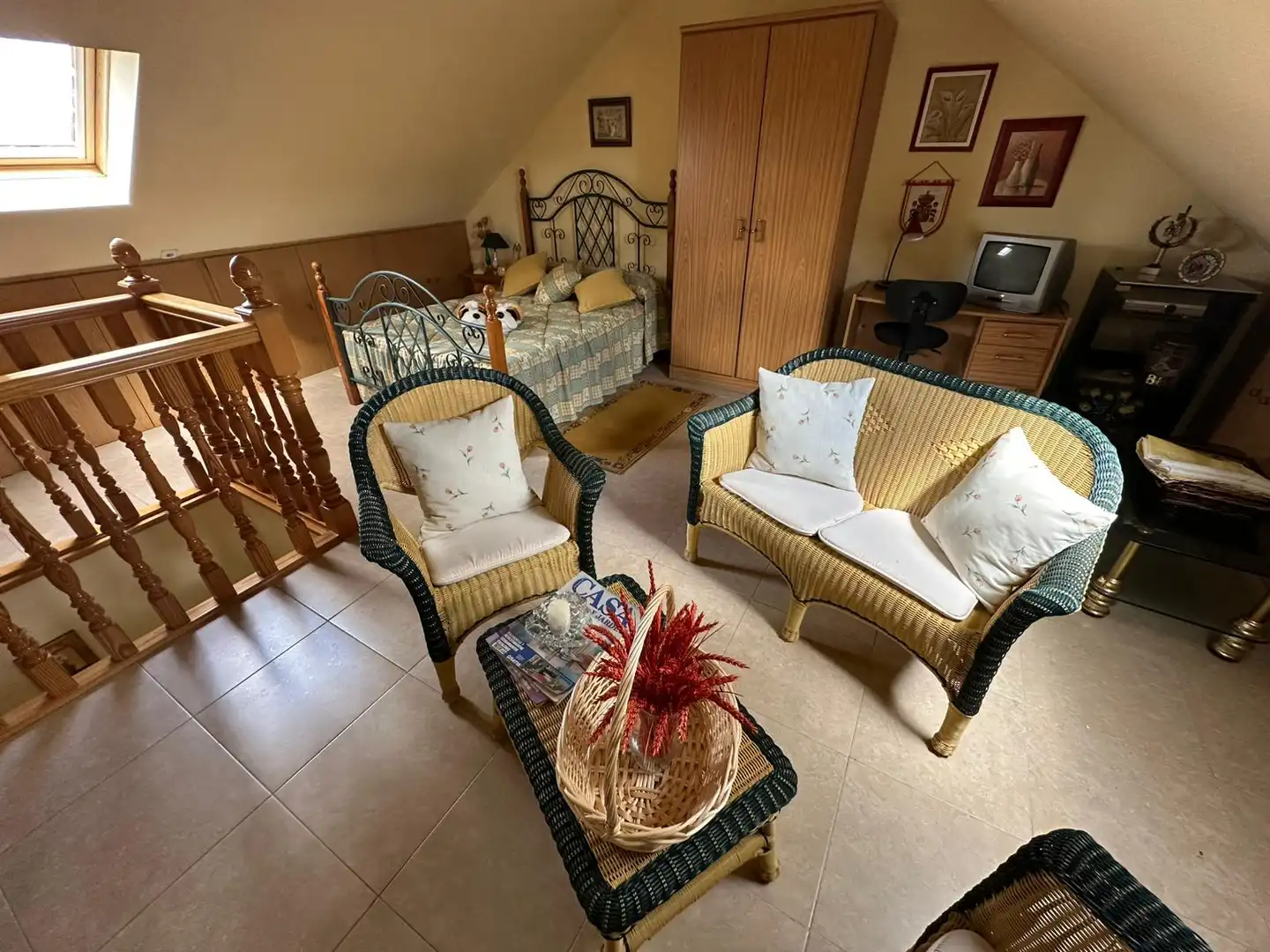 Sala d'estar de Casa adosada en venda en Parla amb Aire condicionat, Calefacció i Jardí privat
