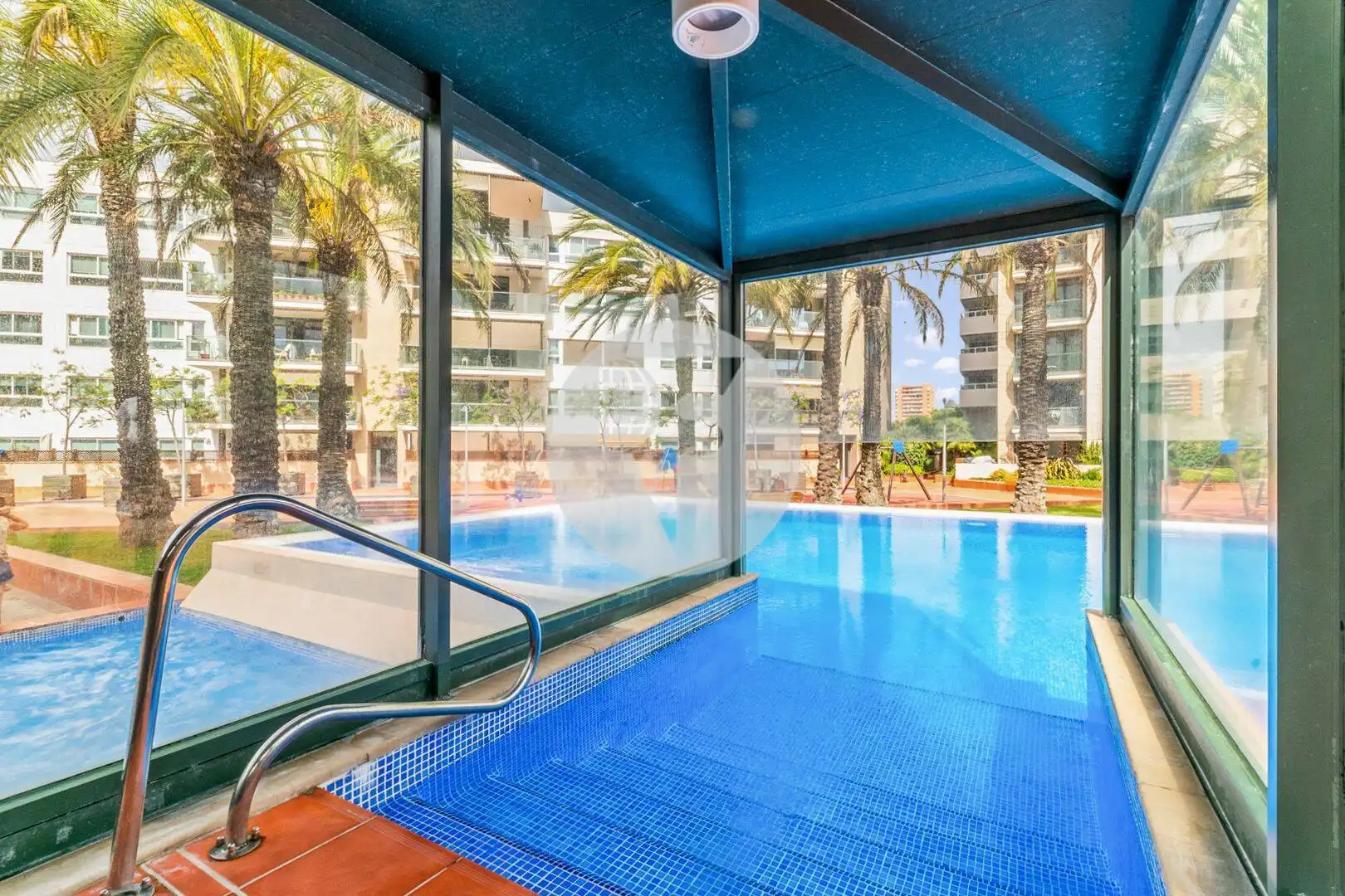 Piscina de Dúplex en venta en Barcelona con Aire acondicionado, Calefacción y Terraza