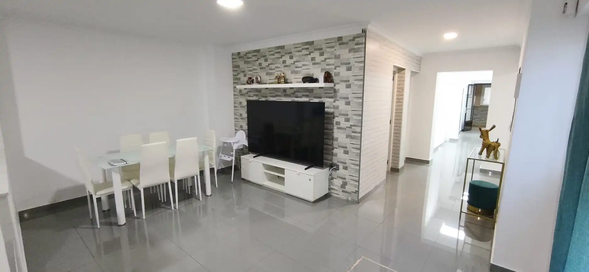 Sala d'estar de Planta baixa en venda en Sevilla amb Aire condicionat, Calefacció i Moblat