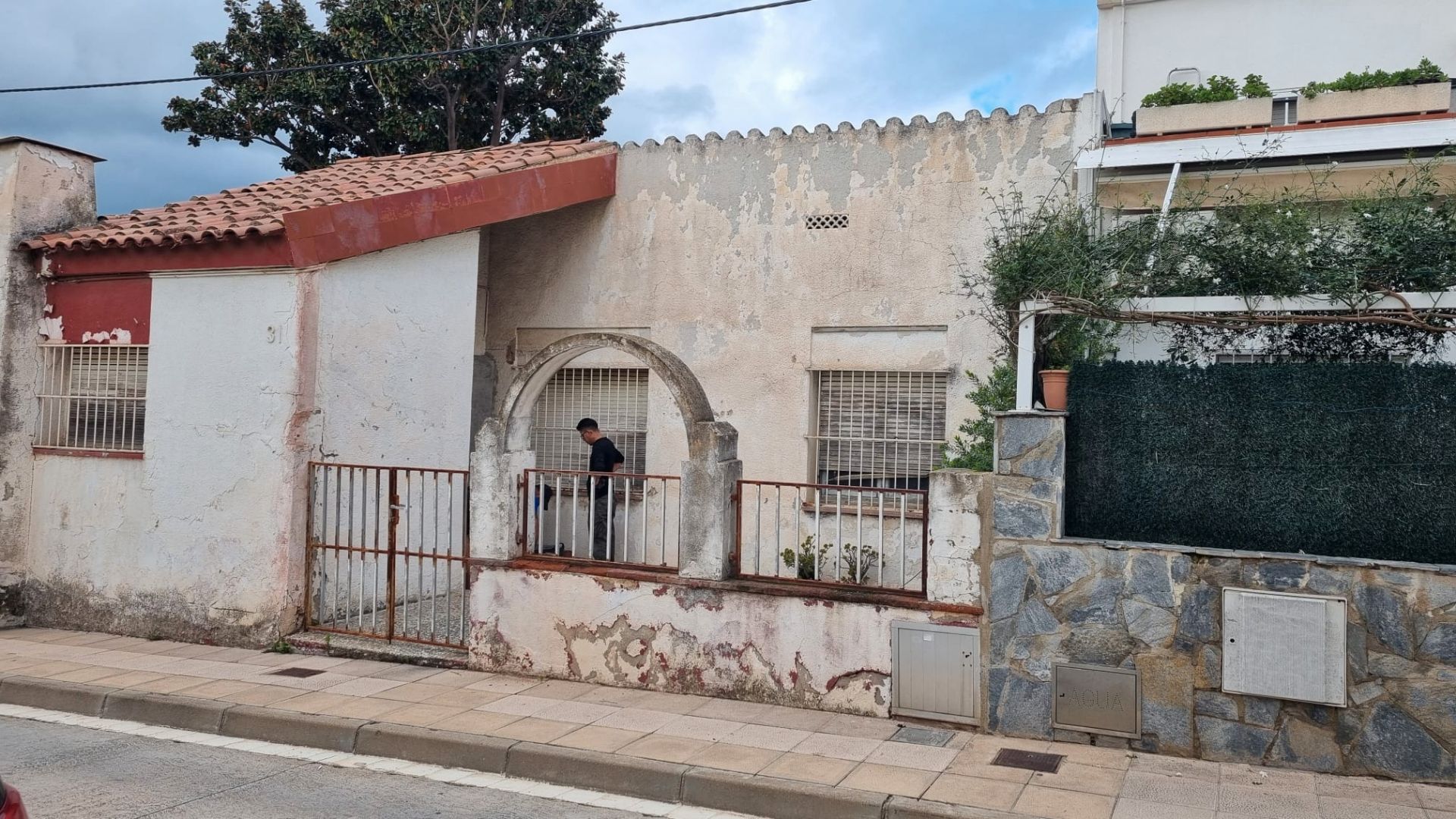 Vista exterior de Casa adosada en venda en Sant Joan Despí amb Calefacció, Jardí privat i Parquet