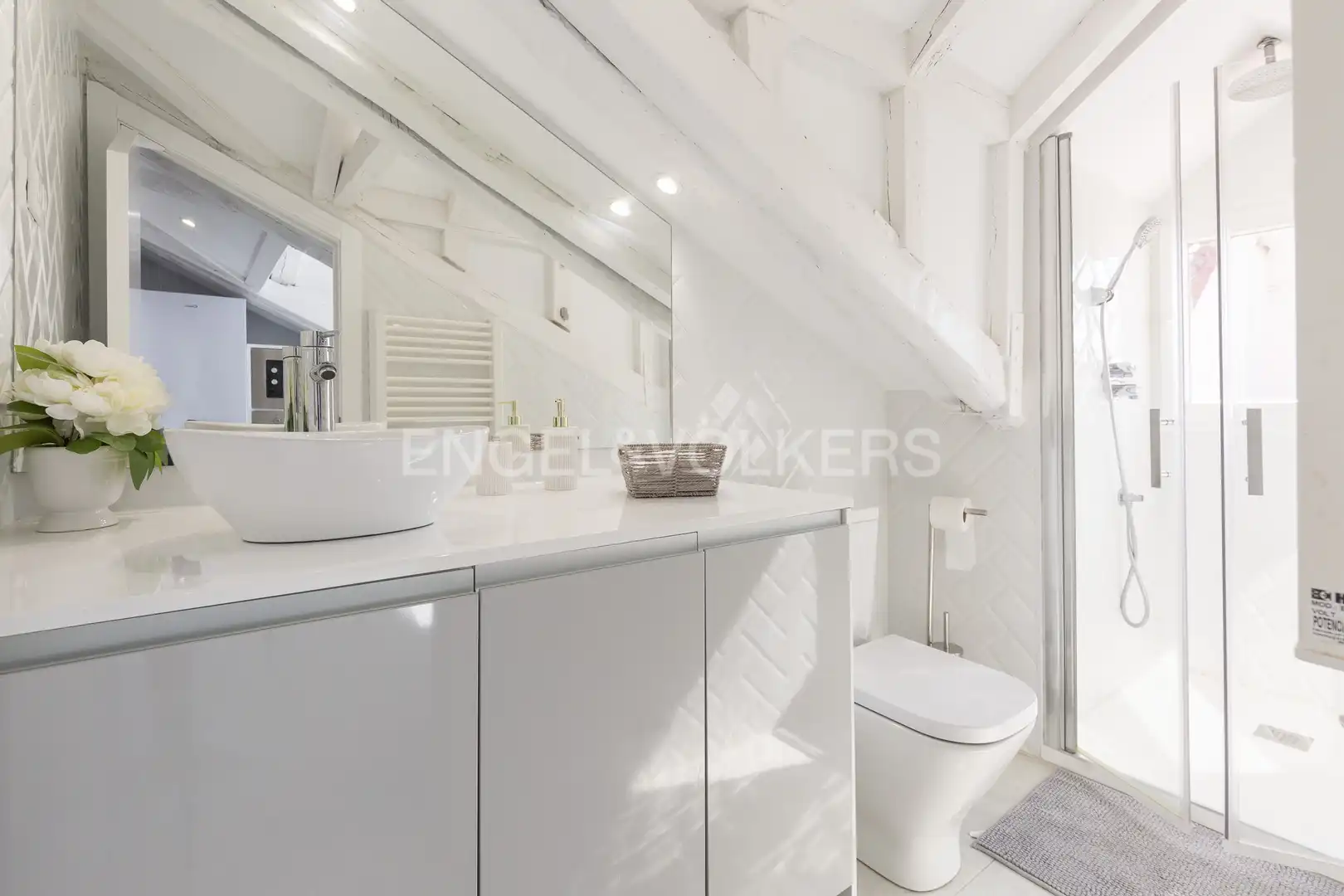 Baño de Piso de alquiler en Madrid con Aire acondicionado, Calefacción y Amueblado