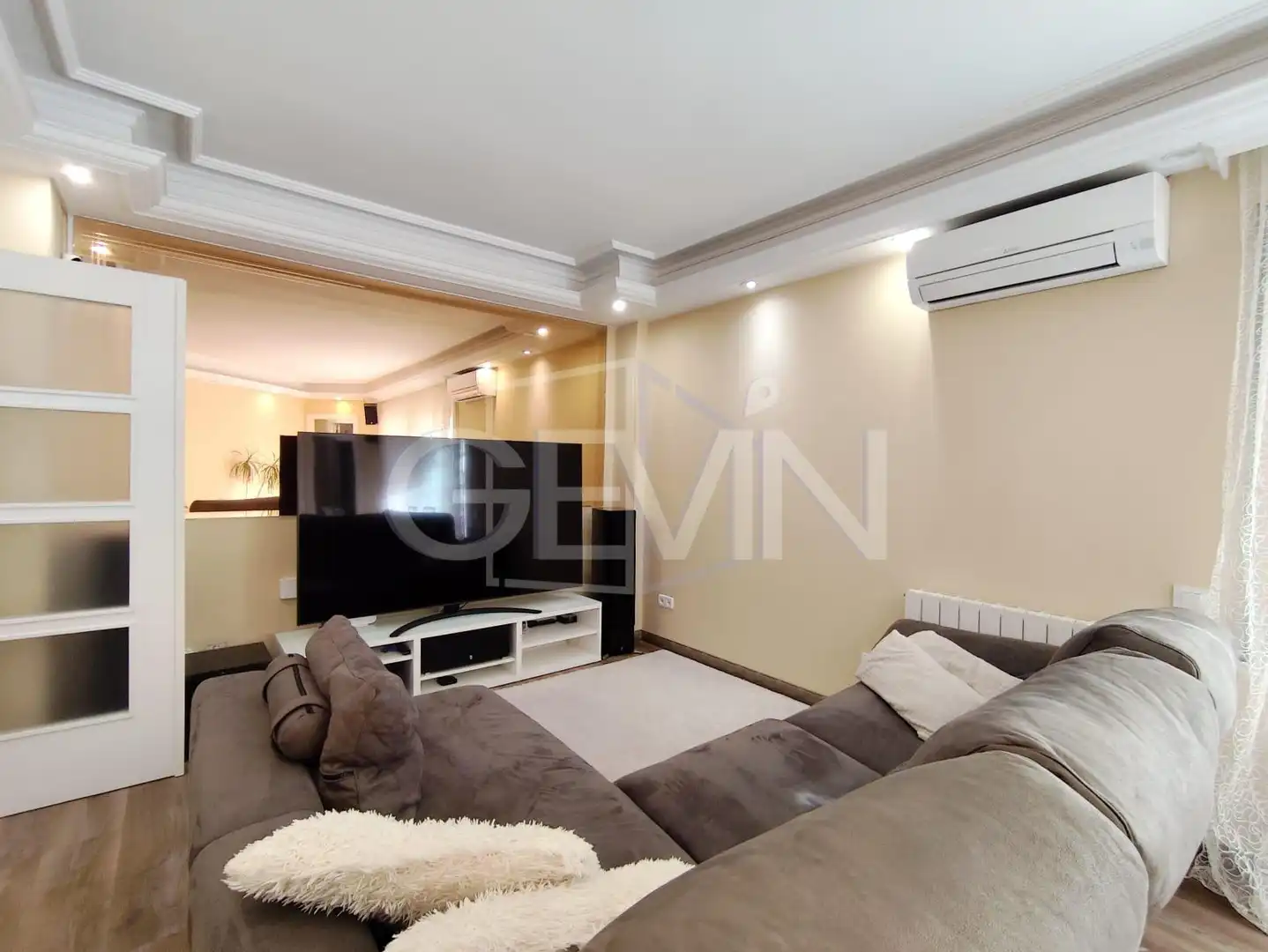 Sala de estar de Piso en venta en Santa Perpètua de Mogoda con Aire acondicionado, Calefacción y Parquet