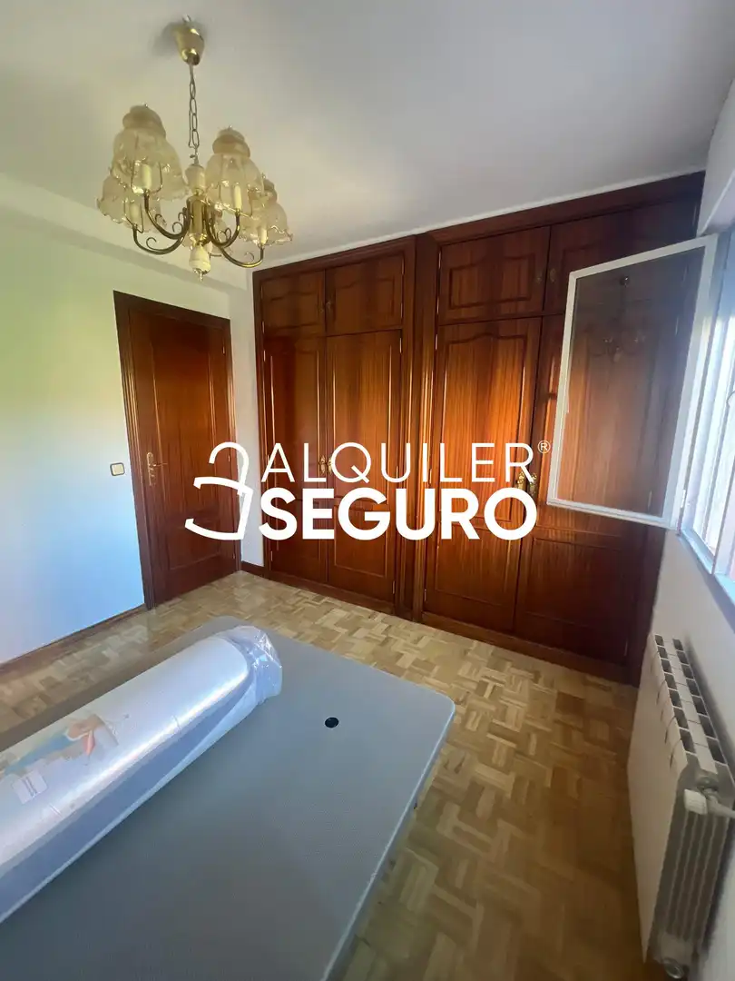 Bedroom of Flat for rent in Madrid  with Heating, Terrace and Furnished