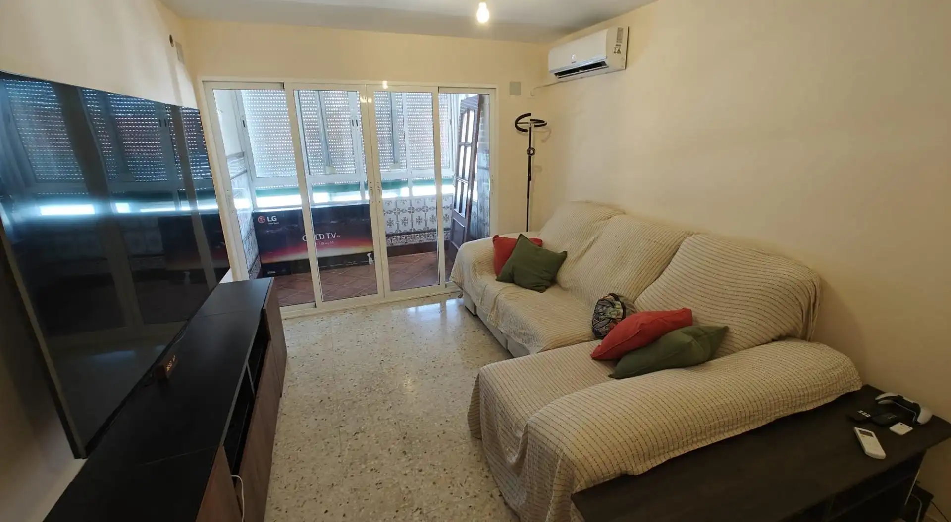 Sala d'estar de Pis en venda en Sevilla amb Aire condicionat