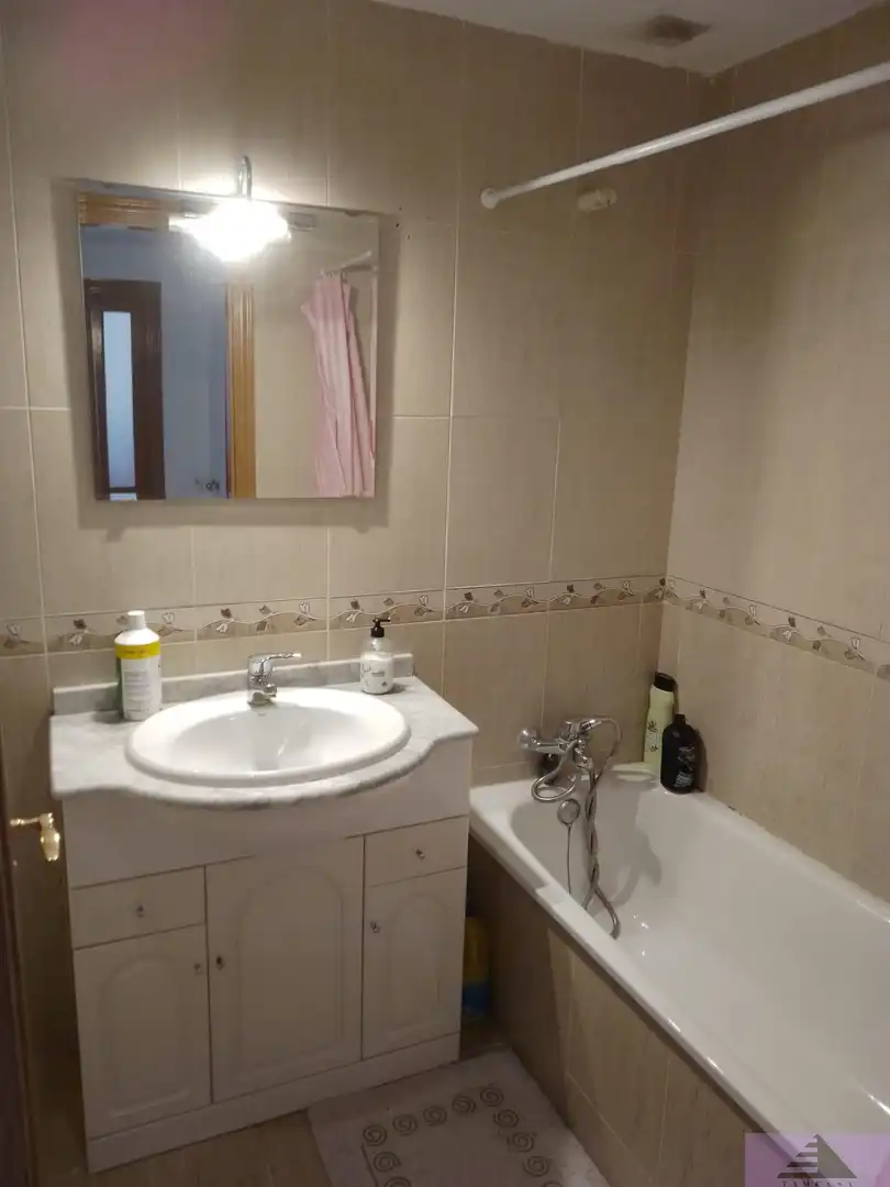 Badezimmer von Wohnung zum Verkauf in Ocaña mit Klimaanlage, Heizung und Abstellraum