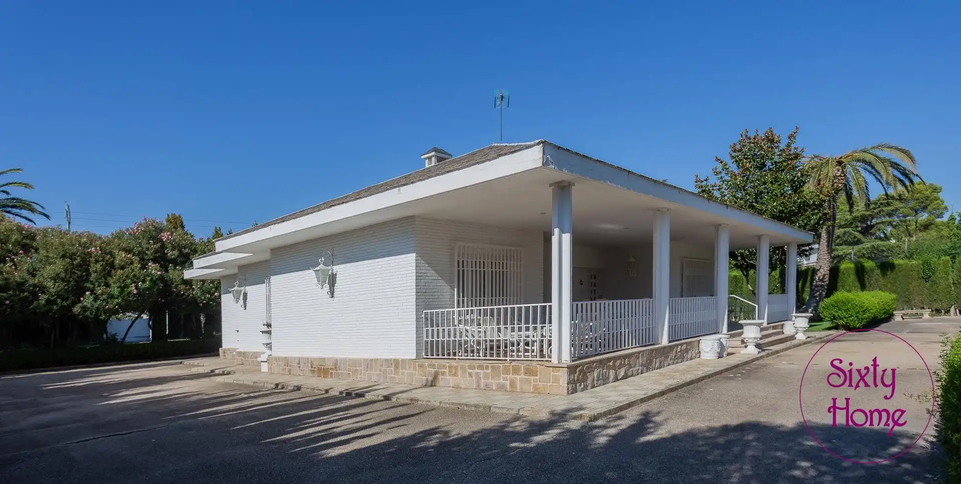 Vista exterior de Casa o xalet en venda en Zaragoza amb Aire condicionat, Calefacció i Jardí privat