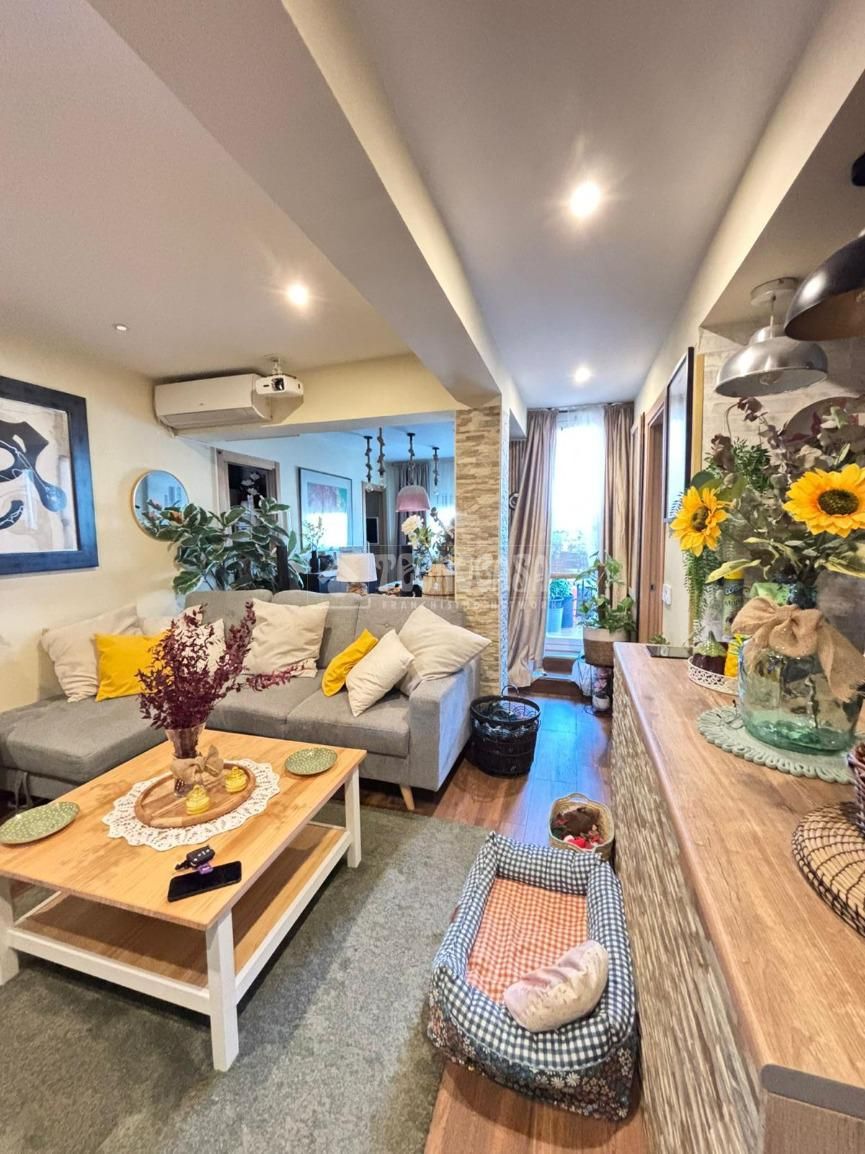 Sala d'estar de Pis en venda en  Madrid Capital amb Aire condicionat, Calefacció i Terrassa