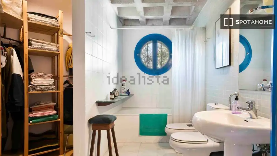 Badezimmer von Wohnung zur untervermieten in Barcelona mit Klimaanlage und Terrasse
