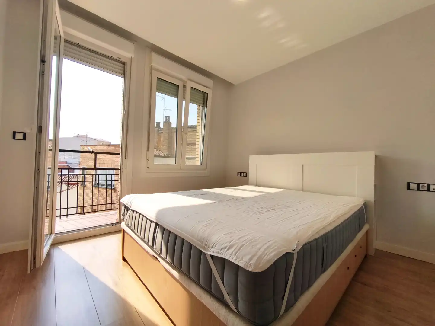 Schlafzimmer von Wohnung zur Miete in  Logroño mit Klimaanlage, Heizung und Möbliert
