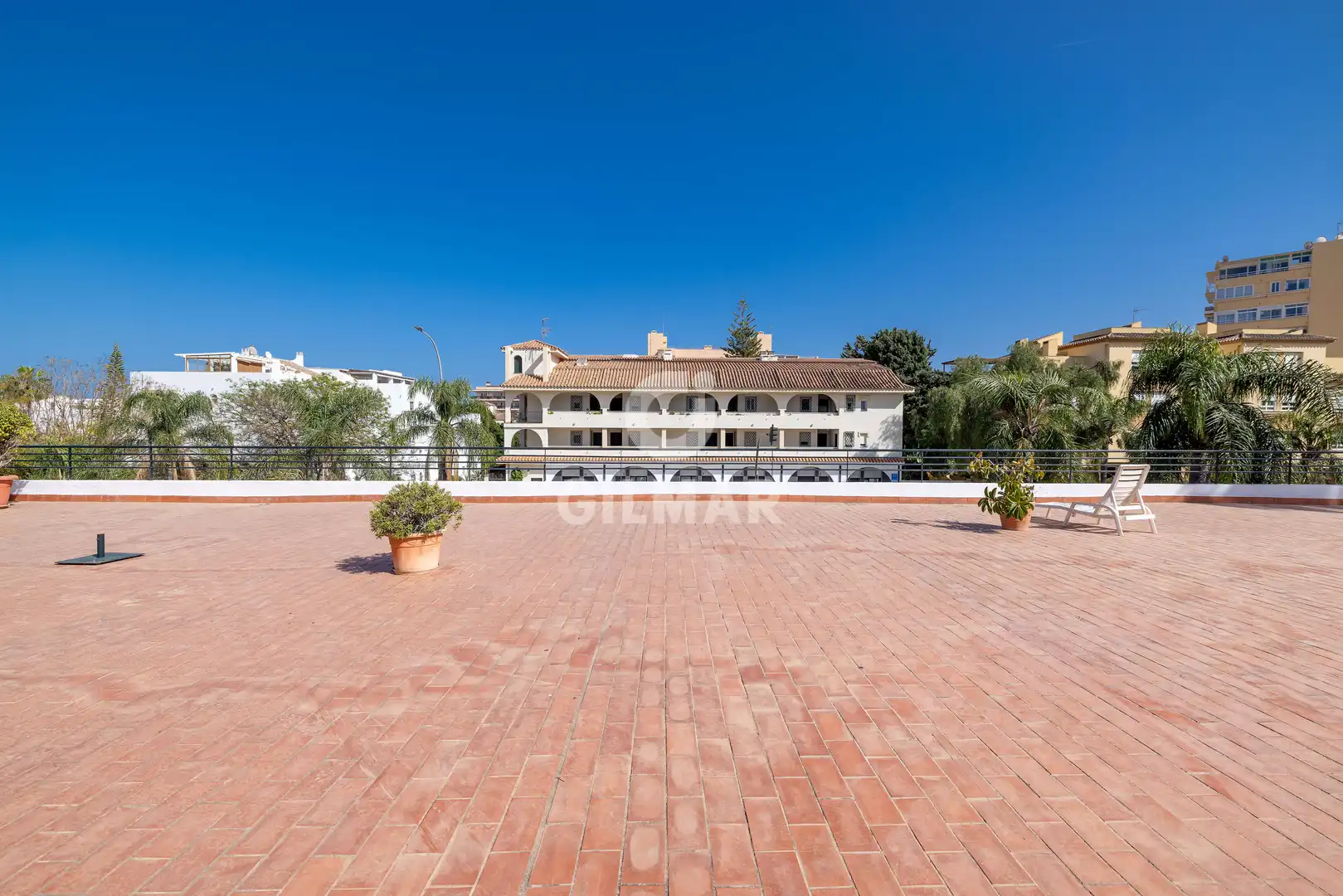 Vista exterior de Pis en venda en Torremolinos amb Jardí privat, Traster i Piscina