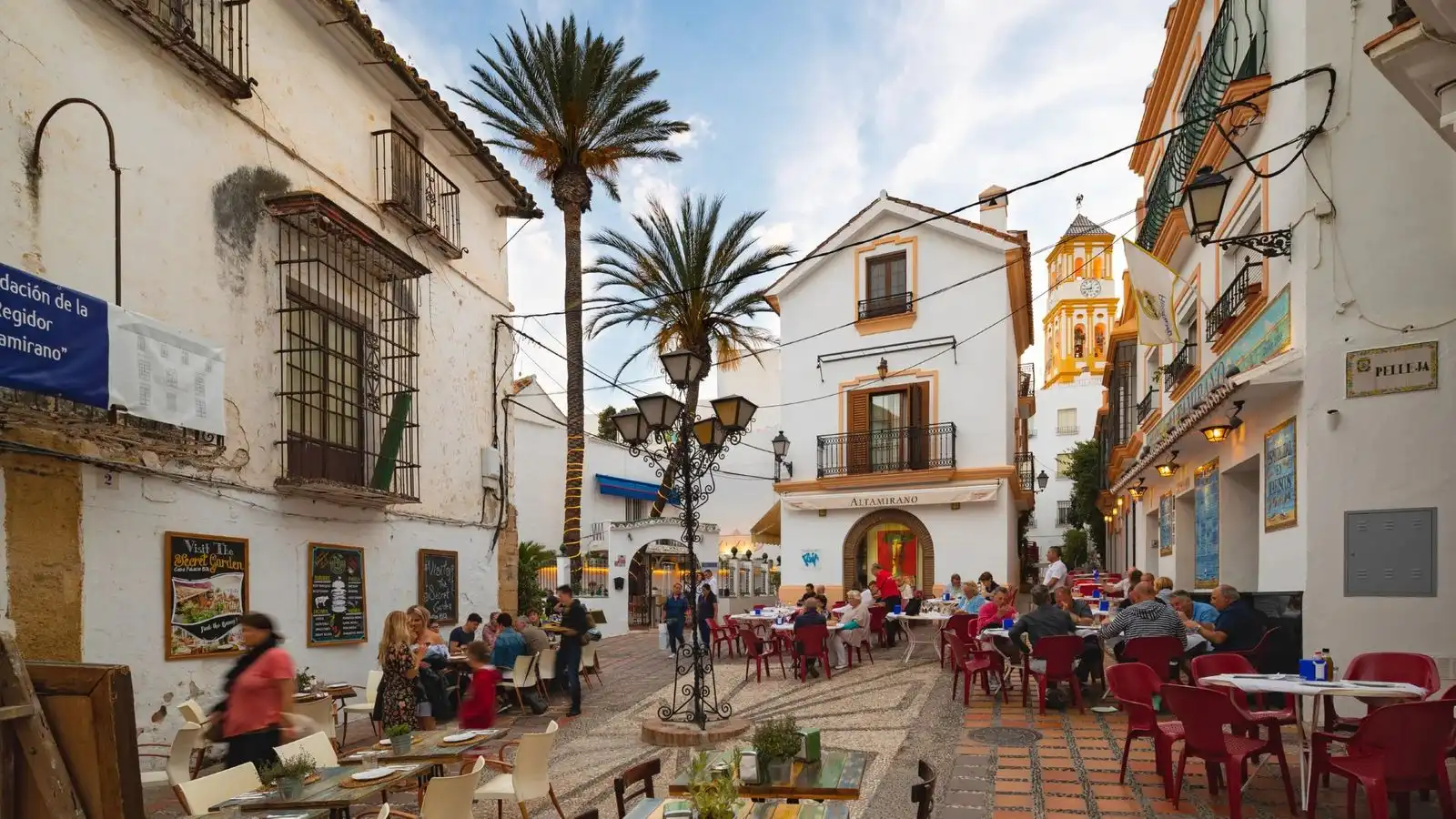 Vista exterior de Dúplex en venda en Marbella amb Aire condicionat i Moblat