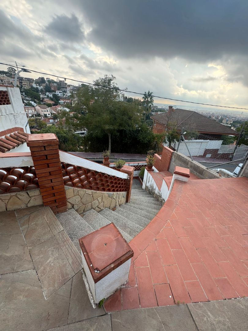 Exterior view of House or chalet for sale in Esplugues de Llobregat  with Heating, Private garden and Terrace