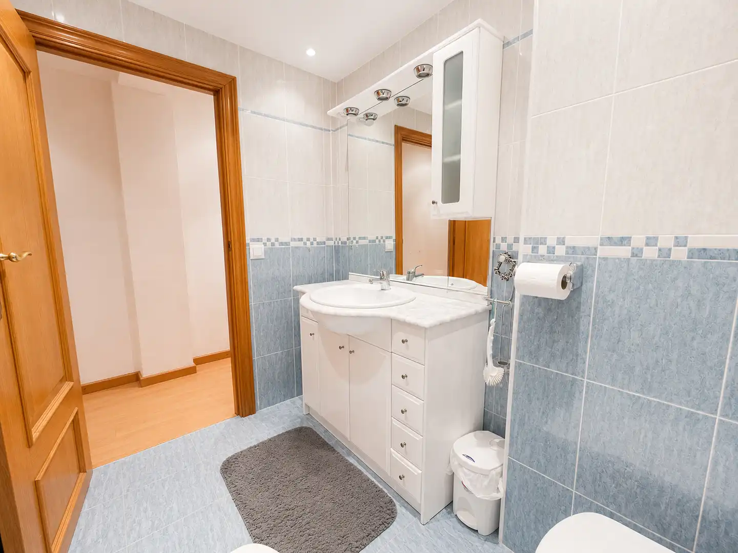 Bathroom of Flat for sale in Patraix