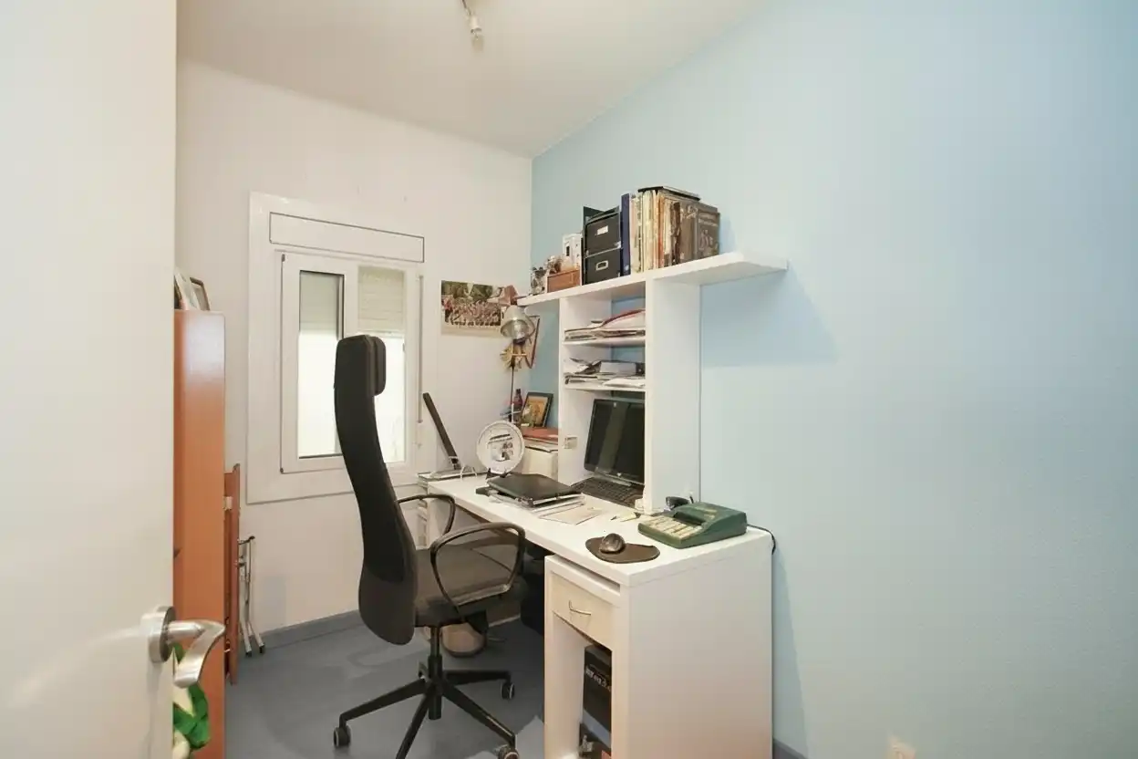 Piso en venta en L'Hospitalet de Llobregat con Calefacción y Balcón