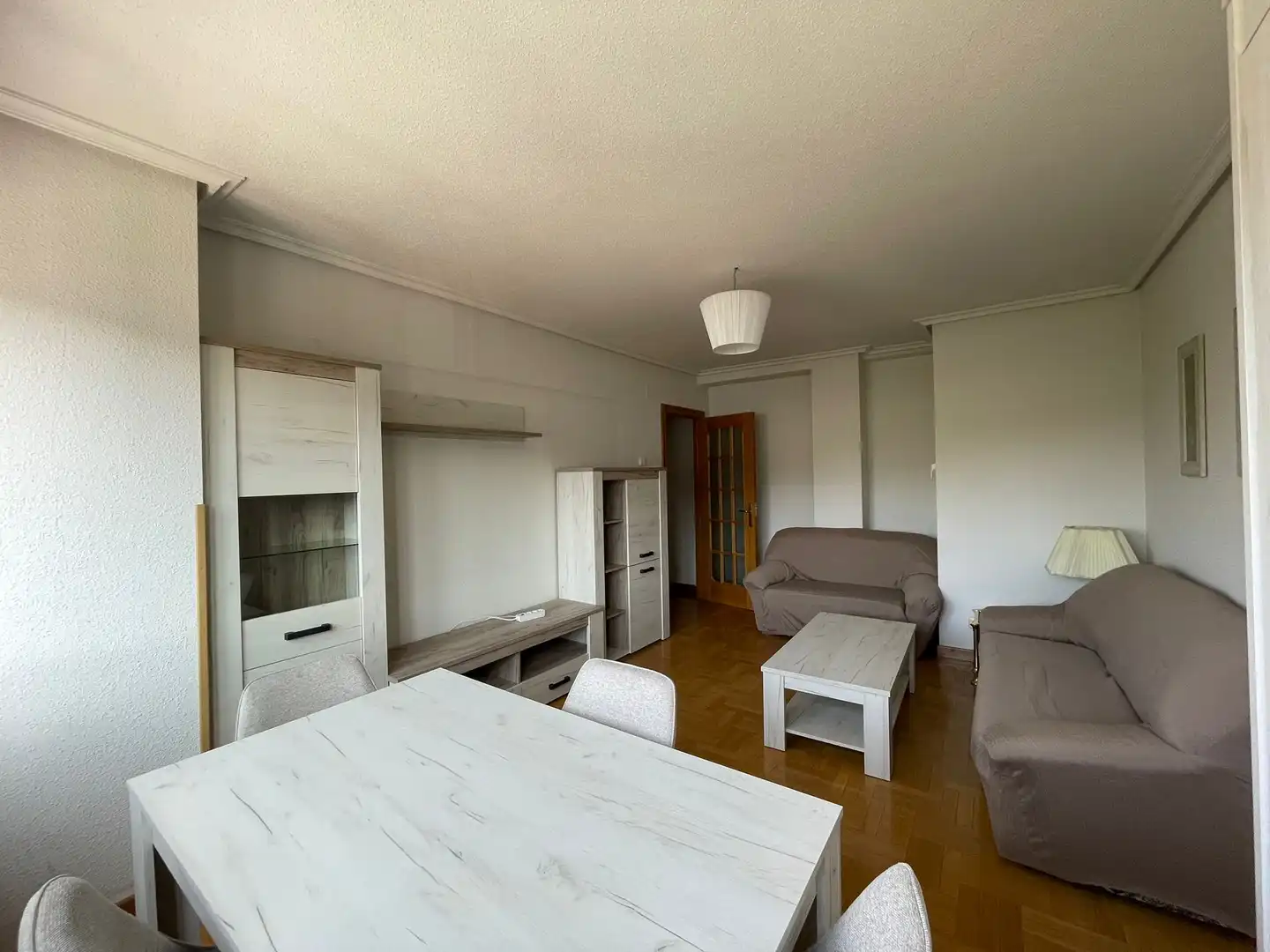 Wohnung zur Miete in Calle Victoria Balfe, Illera