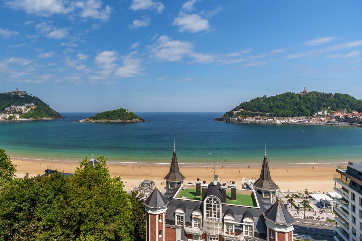 Vista exterior de Pis en venda en Donostia - San Sebastián  amb Calefacció