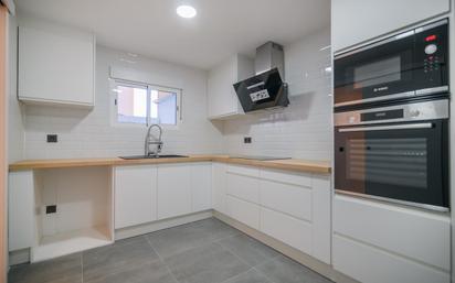 Kitchen of Flat for sale in Manresa  with Terrace and Balcony