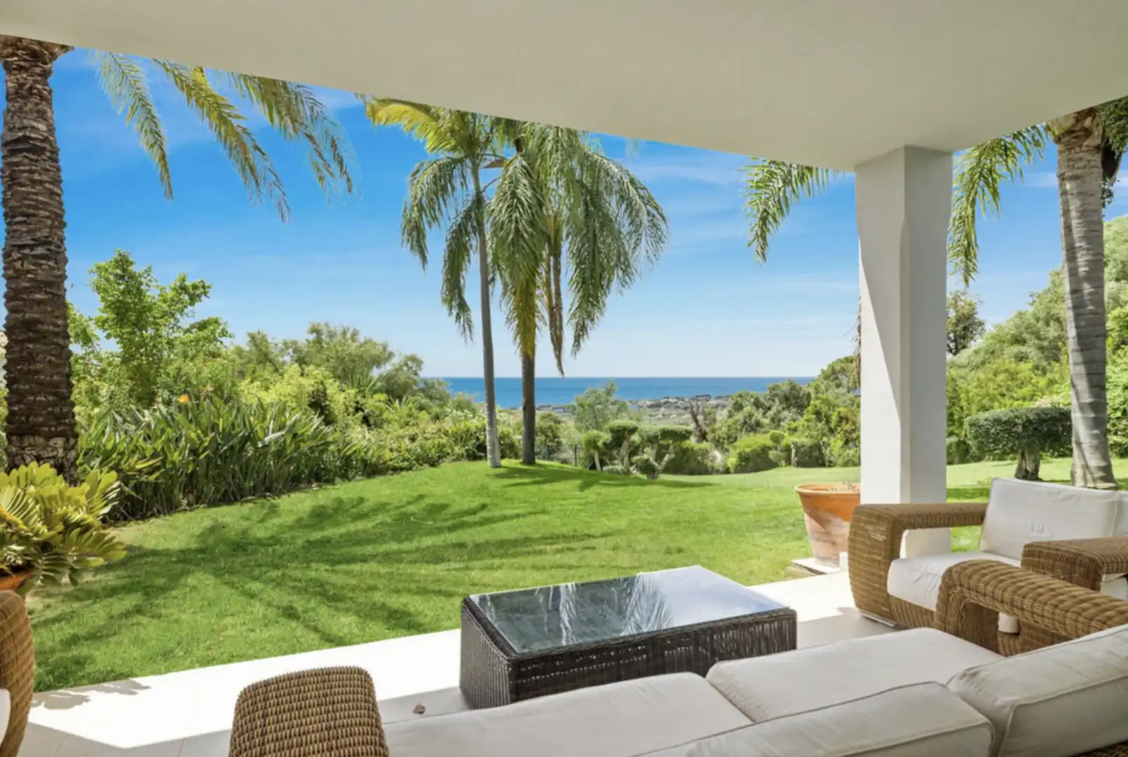 Chalet con terraza en venta en Las Chapas - El Rosario