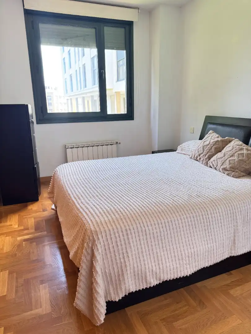 Habitación de Piso en venta en Avilés con Calefacción, Parquet y Terraza