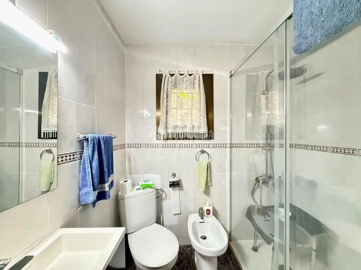 Baño de Casa o chalet en venta en Vilanova i la Geltrú con Aire acondicionado, Terraza y Piscina