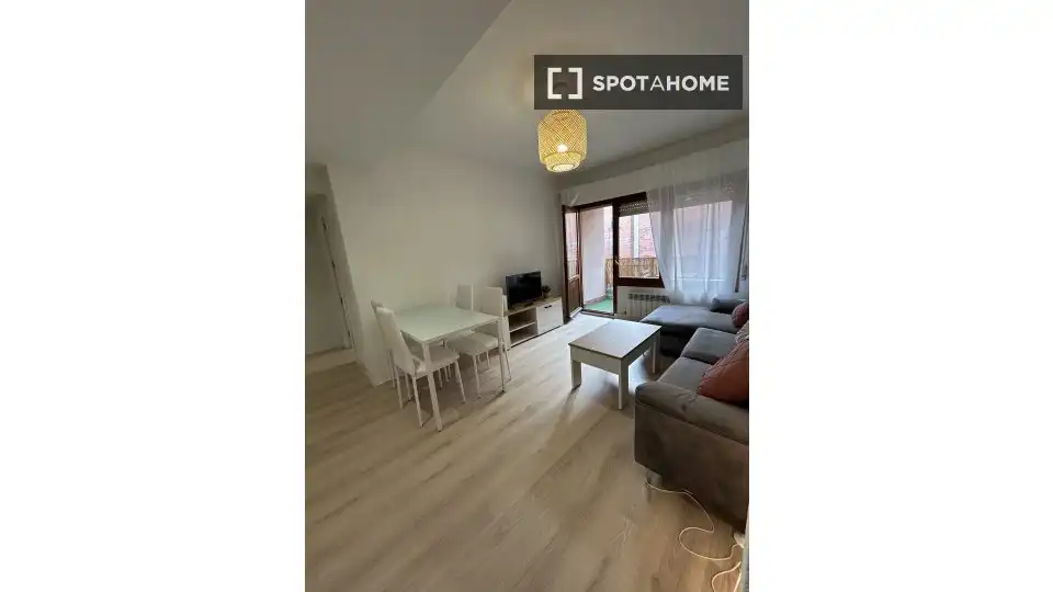 Exterior view of Flat for share in Segovia  with Air Conditioner, Heating and Furnished