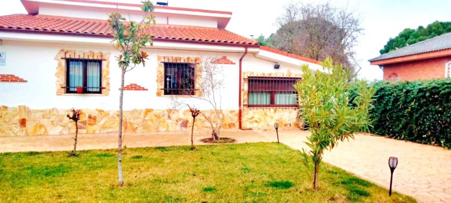 Exterior view of House or chalet to rent in Fuenteguinaldo  with Heating and Furnished