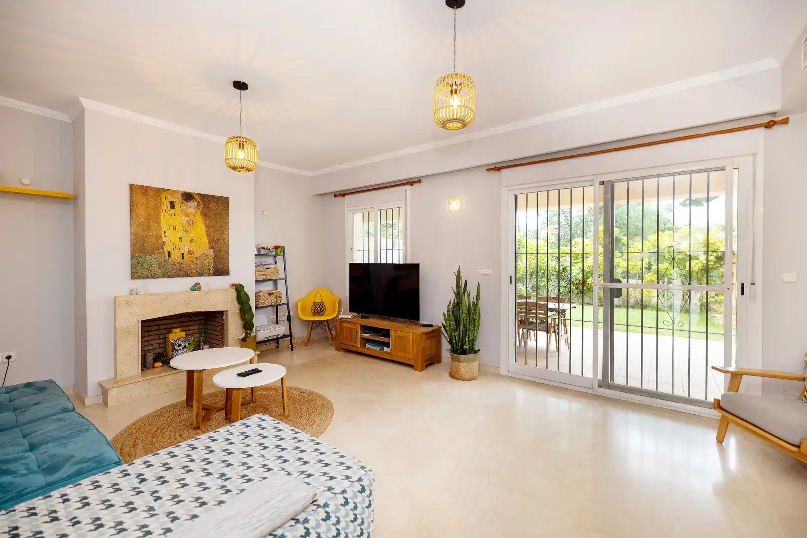 Living room of Detached homes for sale in Marbella  with Air Conditioner, Heating and Private garden