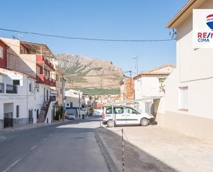 Vista exterior de Casa adosada en venda en Zújar amb Aire condicionat, Terrassa i Traster