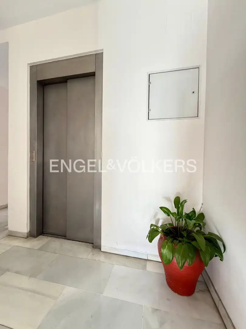 Flat for rent in Sevilla  with Air Conditioner, Heating and Storage room
