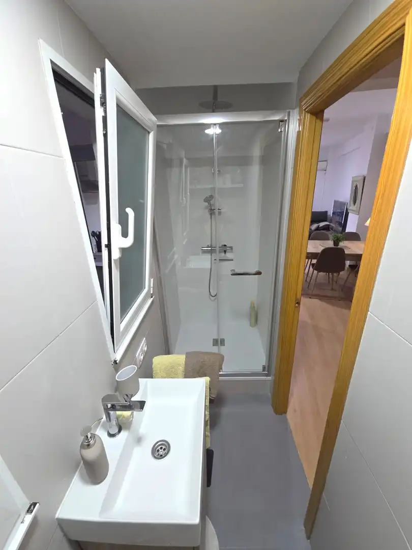 Baño de Apartamento de alquiler en Cáceres con Aire acondicionado, Calefacción y Amueblado
