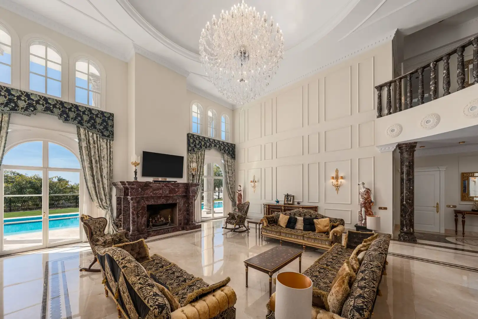 Sala de estar de Casa o chalet en venta en Marbella con Aire acondicionado, Calefacción y Jardín privado
