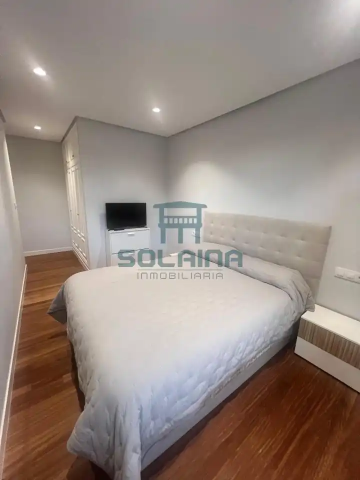 Dormitori de Apartament en venda en Ourense Capital  amb Calefacció, Traster i Balcó