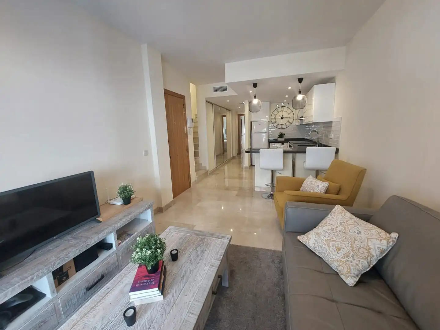 Wohnzimmer von Maisonette zum Verkauf in Benahavís mit Klimaanlage, Terrasse und Möbliert