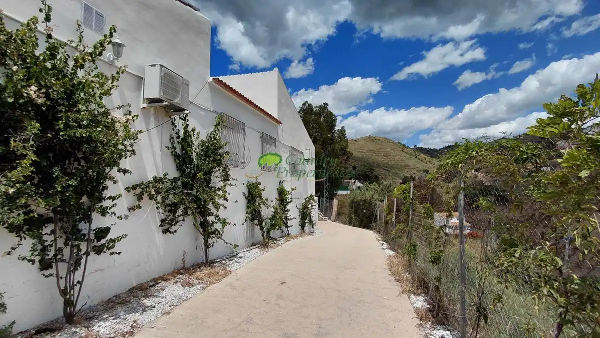 Vista exterior de Finca rústica en venda en Vélez-Málaga amb Aire condicionat, Terrassa i Traster