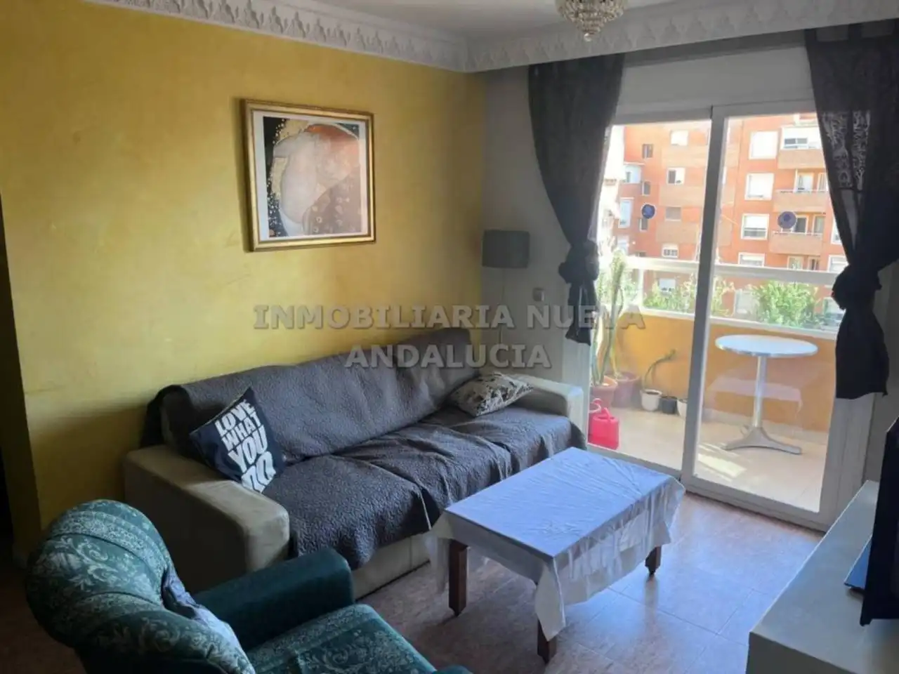 Sala d'estar de Pis de lloguer en Almería amb Aire condicionat, Terrassa i Moblat