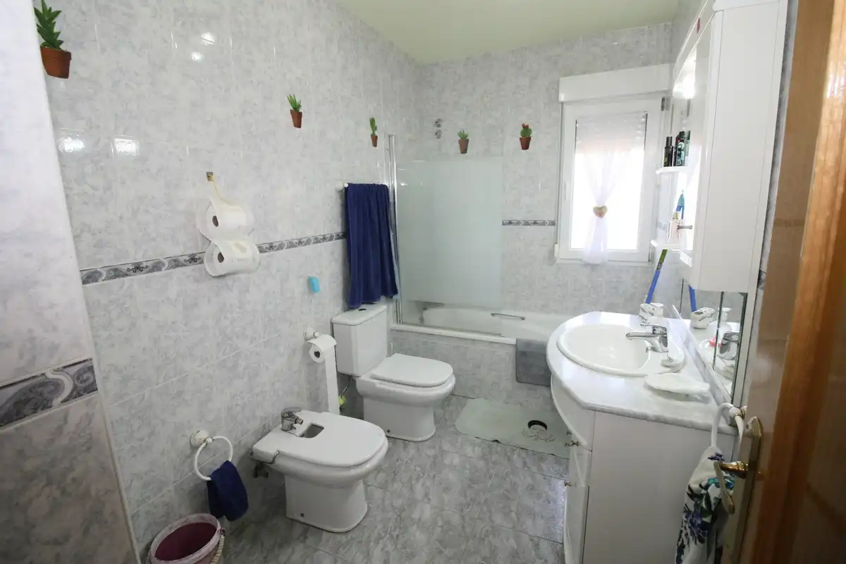 Baño de Casa o chalet en venta en Mombeltrán con Calefacción, Jardín privado y Terraza