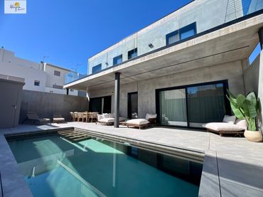 Villa mit Pool zum Verkauf in Calle Calle Comtat