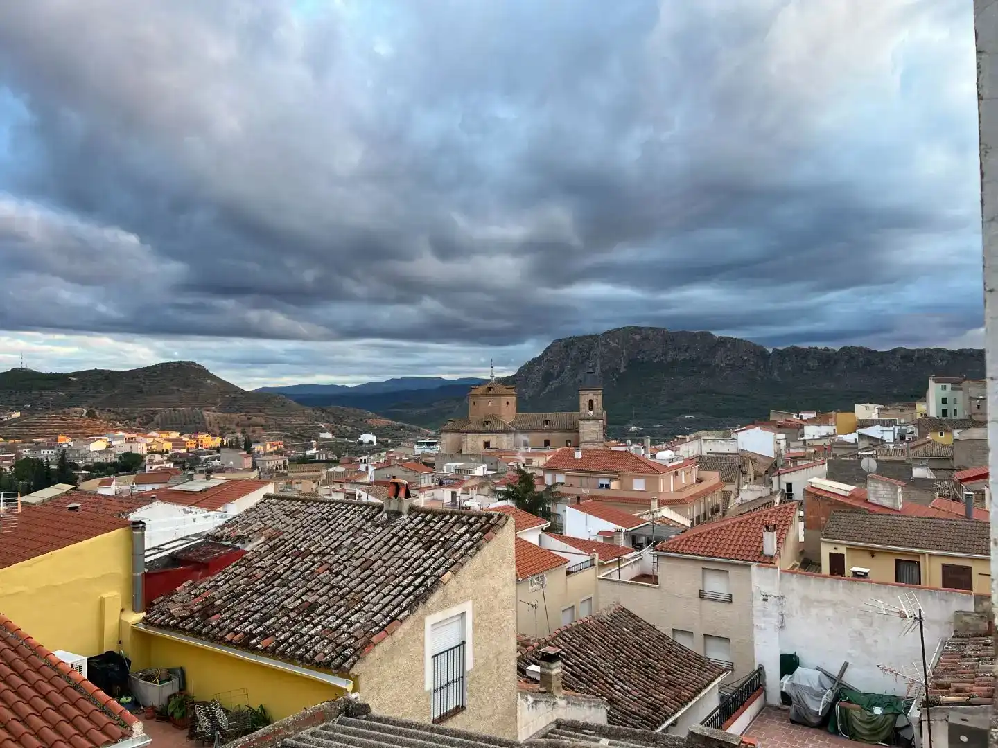 Vista exterior de Piso en venta en Elche de la Sierra con Trastero