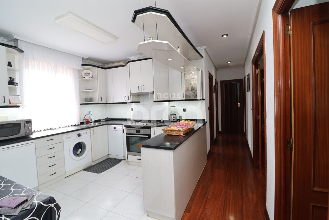 Kitchen of Flat for sale in Santurtzi 