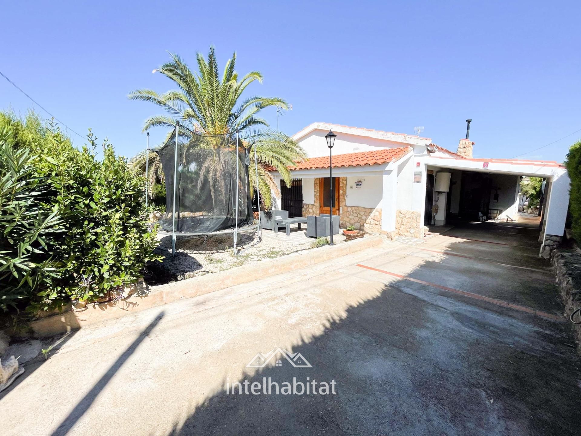 Exterior view of House or chalet for sale in Montserrat  with Private garden, Terrace and Community pool