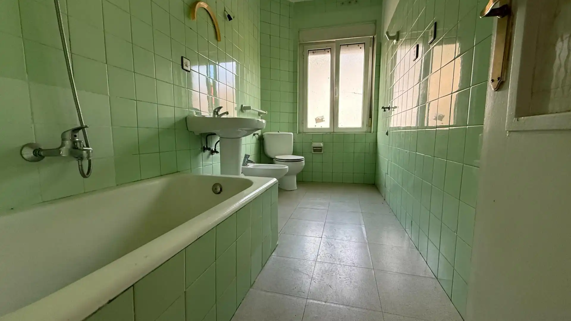 Bathroom of Flat for sale in Aller  with Terrace