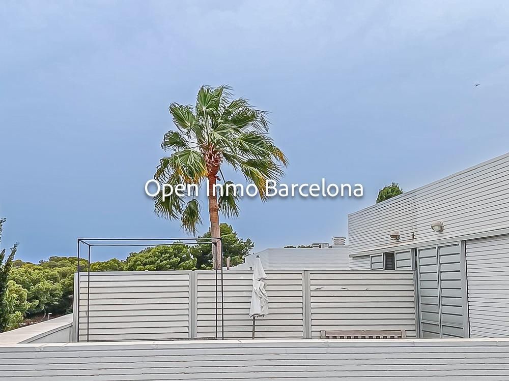 Vista exterior de Dúplex de lloguer en Sant Pere de Ribes amb Calefacció, Parquet i Terrassa