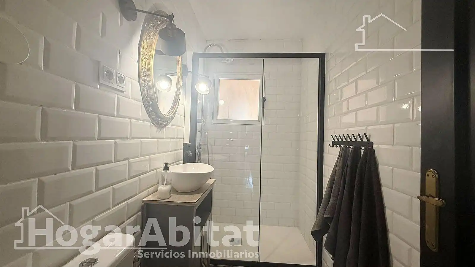 Baño de Piso en venta en Gandia con Aire acondicionado, Calefacción y Amueblado