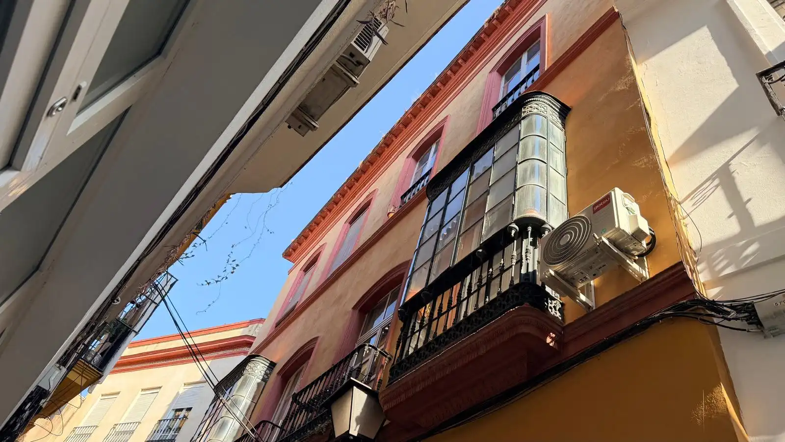 Vista exterior de Pis en venda en Sevilla amb Aire condicionat, Forn i Balcó