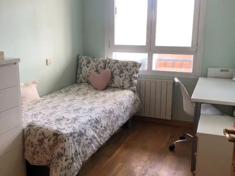Habitación de Piso en venta en Boadilla del Monte con Aire acondicionado, Terraza y Balcón