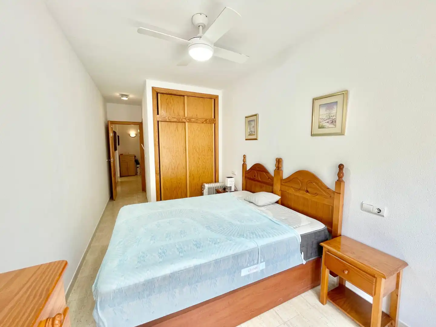 Dormitori de Apartament de lloguer en Torrevieja amb Calefacció, Terrassa i Piscina