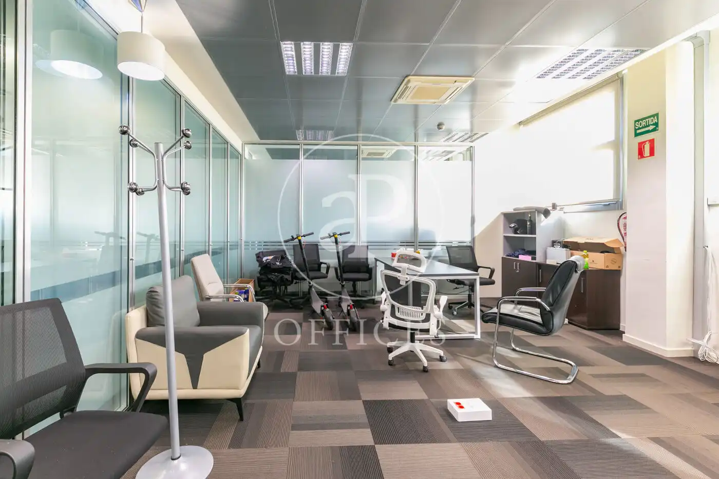Büro zur Miete in Badalona mit Klimaanlage und Heizung